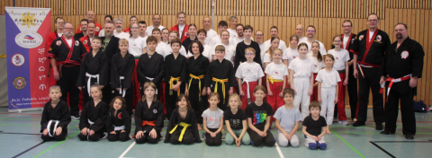 Gruppenbild aller Teilnehmenden